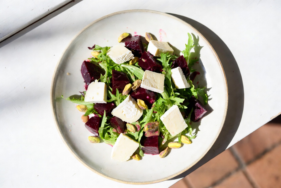 Bieten-pistache salade met geitenkaas - gezonde voeding in de overgang